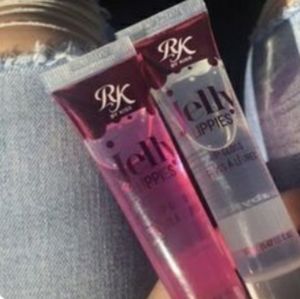 Meet your Posher, Niya